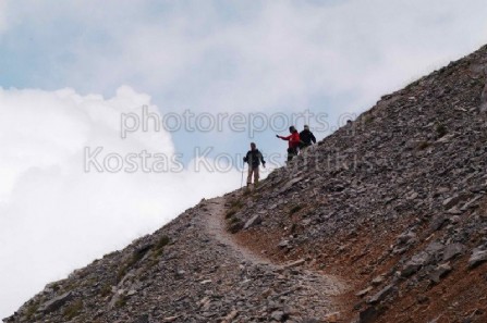 Όλυμπος.ορειβάτες στο μονοπάτι 02 