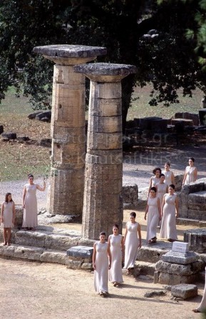 Ολυμπία Ελλάδα. Αφή ολυμπιακής φλόγας και ολυμπιακοί αγώνες.