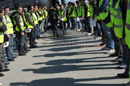 Θεαματική απέλαση μετανάστών με πρόσκληση σε όλα Μ.Μ.Ε.  