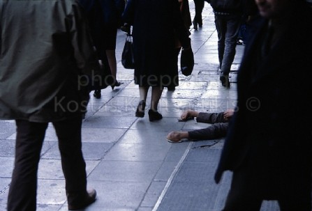 Πόδια πεζοδρομίου λεωφόρου Πανεπιστημίου 